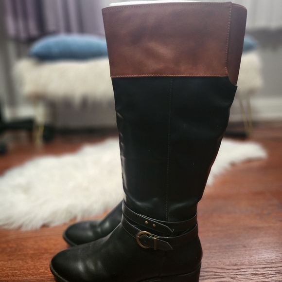 Boots - Picture 2 of 6